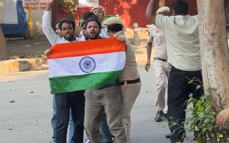 جنتر منتر پر سی جے پی کا احتجاج، سوربھ داس اور آشوتوش رانکا حراست میں