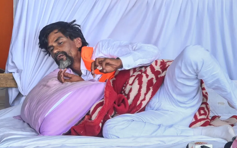منوج جارنگے نے 20 روزہ بھوک ہڑتال ختم کی، حکومت کو مطالبات پر 90 دن کی مہلت