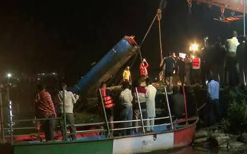 بہار: گنگا ندی میں کشتی ڈوبنے سے بڑا حادثہ، کم از کم 14 افراد ہلاک