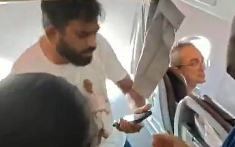 جنتر منتر احتج: اجابھیجیت ڈِپکے، آشوتوش رانکا اور سورَو داس پولیس کی حراست میں