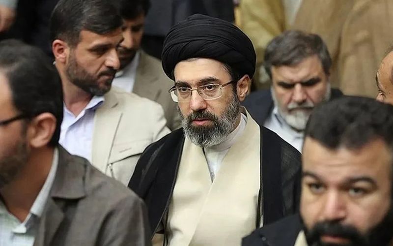  جنگ کے خاتمے کی شرائط ہم طے کریں گے: مجتبیٰ خامنہ ای