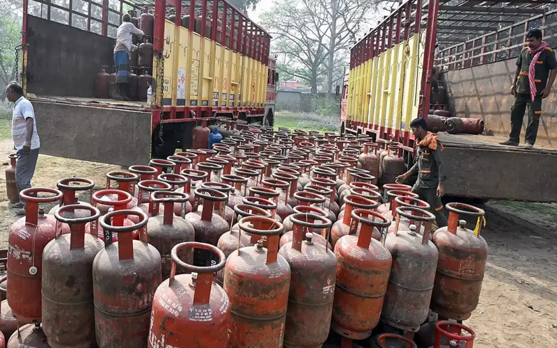 ایل پی جی سلنڈر کی قیمتوں میں 31 اکتوبر کو کوئی تبدیلی نہیں، یکم نومبر کو نئے نرخوں کا اعلان